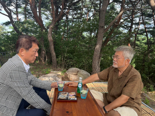 문재인 전 대통령(오른쪽)과 최재성 전 청와대 정무수석. <최재성 SNS>